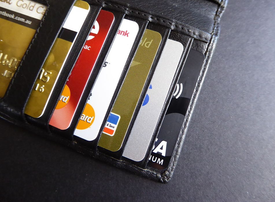 한국에선 아직 체크카드보단 신용카드가 할인혜택이 더 많습니다.